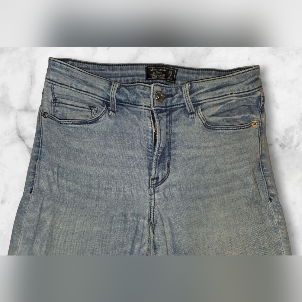 Abercrombie & Fitch Women's Light Blue Jeans Size 2